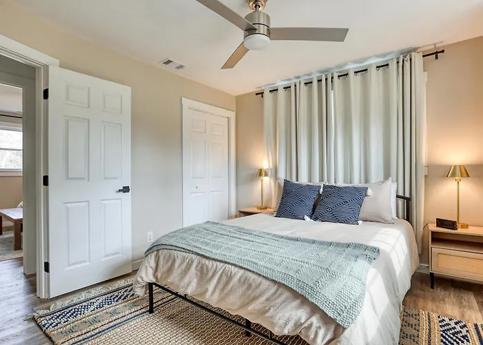 The Mariners Rest, Near Downtown, Savannah Coastal Charm